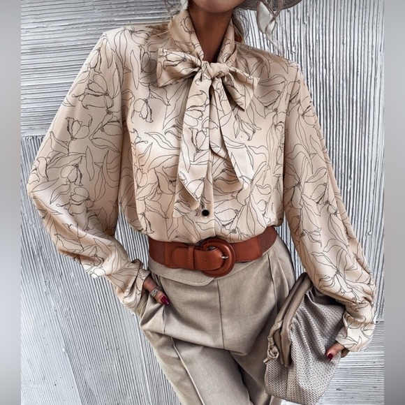 Tops - Vintage style long tieneck button blouse